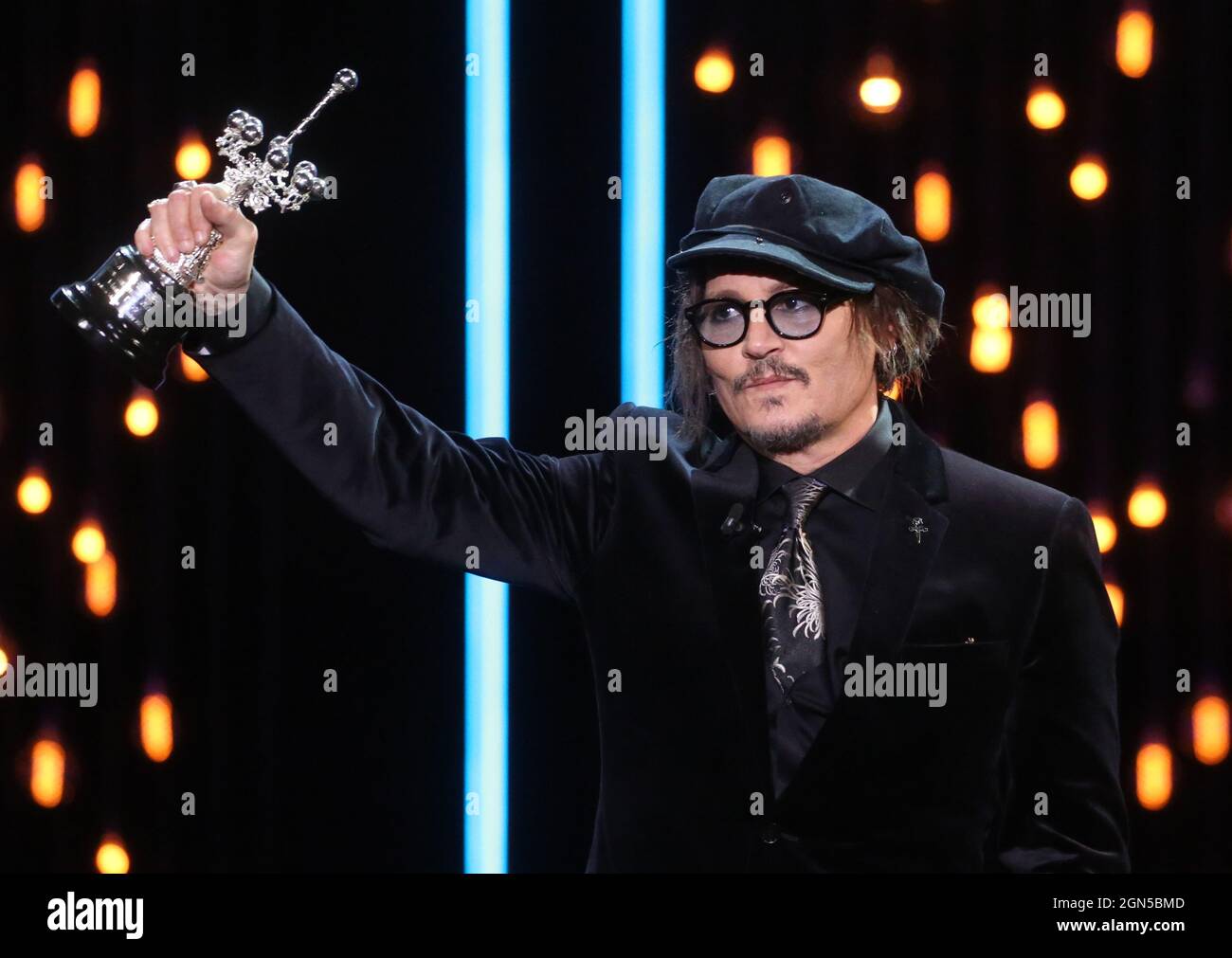 Saint-Sébastien, Espagne. 22 septembre 2021. L'acteur Johnny Depp reçoit le Donostia Award, le plus haut prix honorifique du festival lors du 69e Festival du film de San Sebastian à San Sebastian, en Espagne. Crédit : Isabel Infantes/Alay Live News Banque D'Images