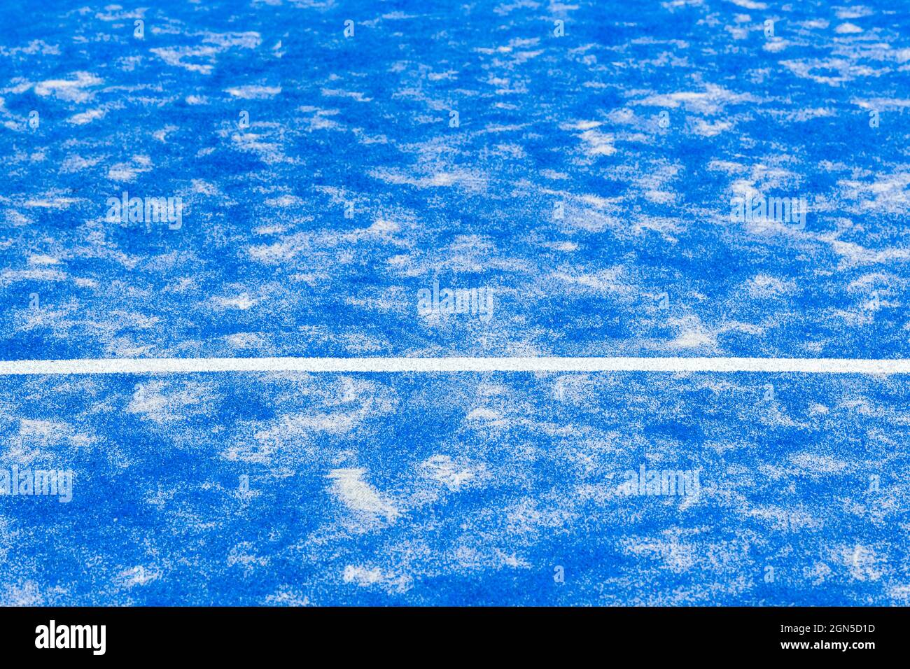 Court de paddle-tennis bleu. Terrain bleu avec lignes blanches. Affiche sport horizontale, cartes de vœux, en-têtes, site Web Banque D'Images