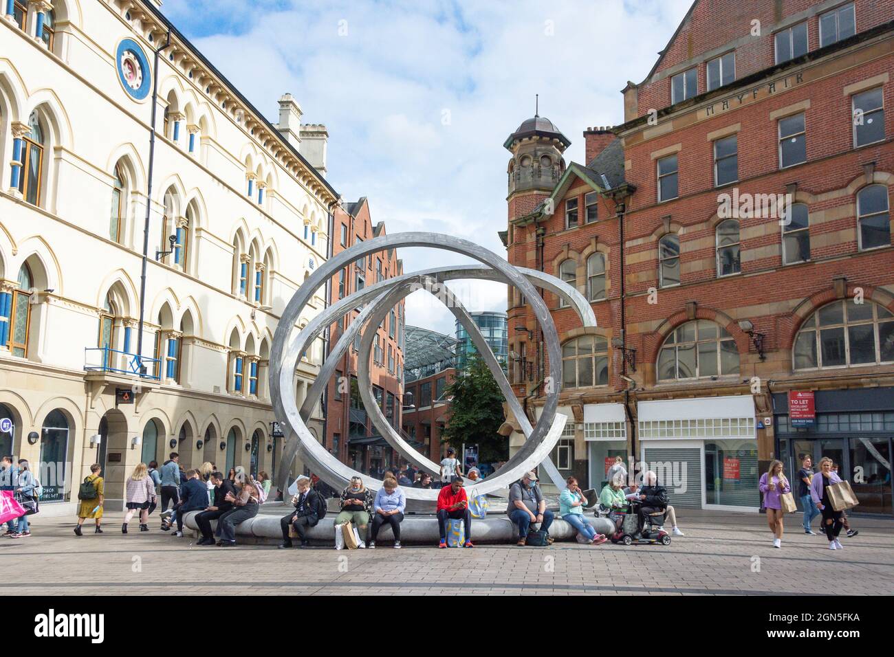 La sculpture « Spirit of Belfast », Arthur Square, Belfast City Centre, Belfast, Irlande du Nord, Royaume-Uni Banque D'Images