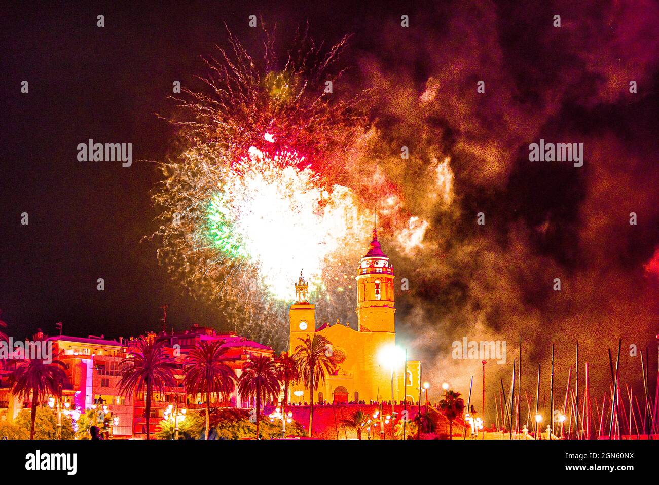 Sitges Cataluña España castillo de fuegos atlificiades de la fiesta de santa tecla 2021 Banque D'Images