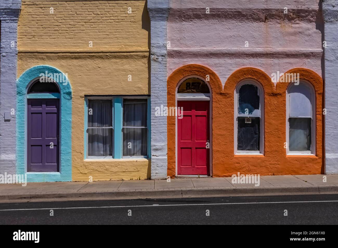 Bâtiments peints en couleurs le long de main Street à Pomeroy, État de Washington, États-Unis [aucune autorisation de propriété ; licence éditoriale uniquement] Banque D'Images