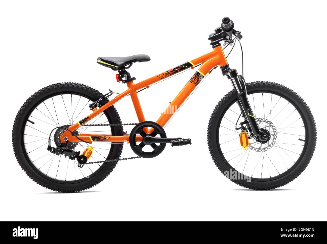 Vélo de montagne orange sport isolé sur fond blanc Banque D'Images