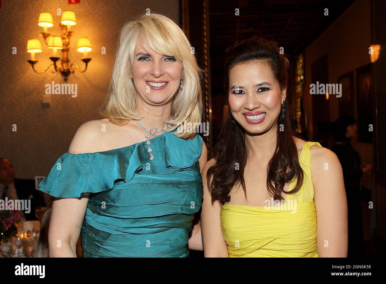 New York, NY, États-Unis. 25 avril 2011. Sara Herbert-Galloway, Chau-Giang 'Chosan' Thi Nguyen au 3e gala annuel de la National méningite Association's Gun Kids a Shot au New York Athletic Club. Crédit : Steve Mack/Alamy Banque D'Images