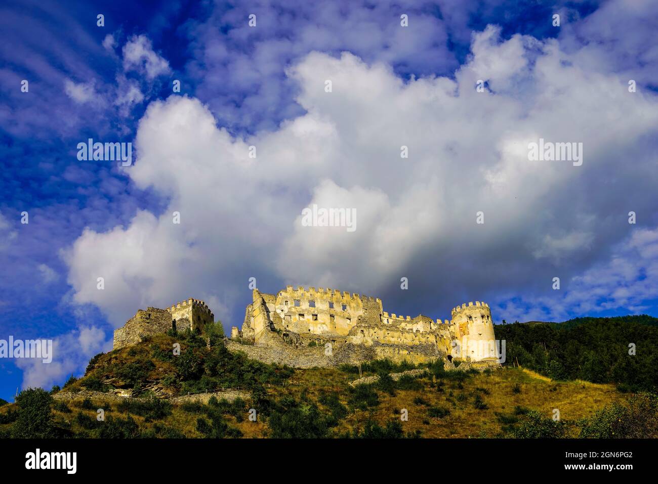 Ruines du château de Montechiaro, Val Venosta, Tyrol du Sud, province de Bolzano, Italie, Banque D'Images