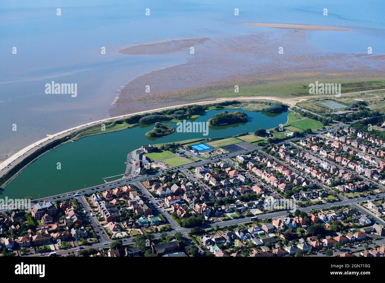 Vue aérienne sur le lac Fairhaven et la plage de Lytham St Annes, West Lancashire, North West England, Royaume-Uni Banque D'Images