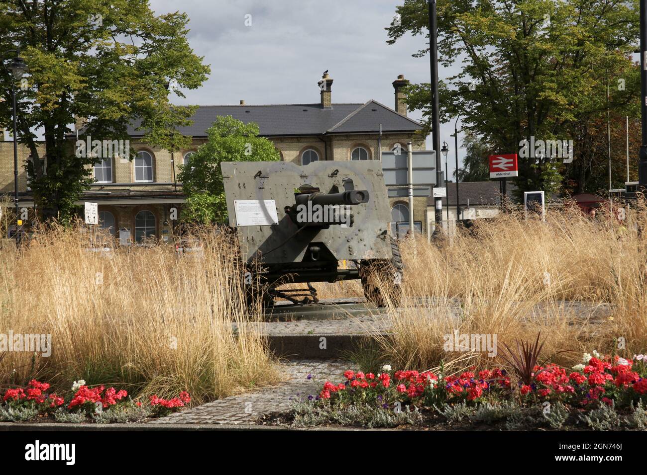 Un canon de campagne et un Howitzer britannique de 25, trouvé à Aldershot, Hampshire, Royaume-Uni, a été pris le 17 juillet 2018 Banque D'Images