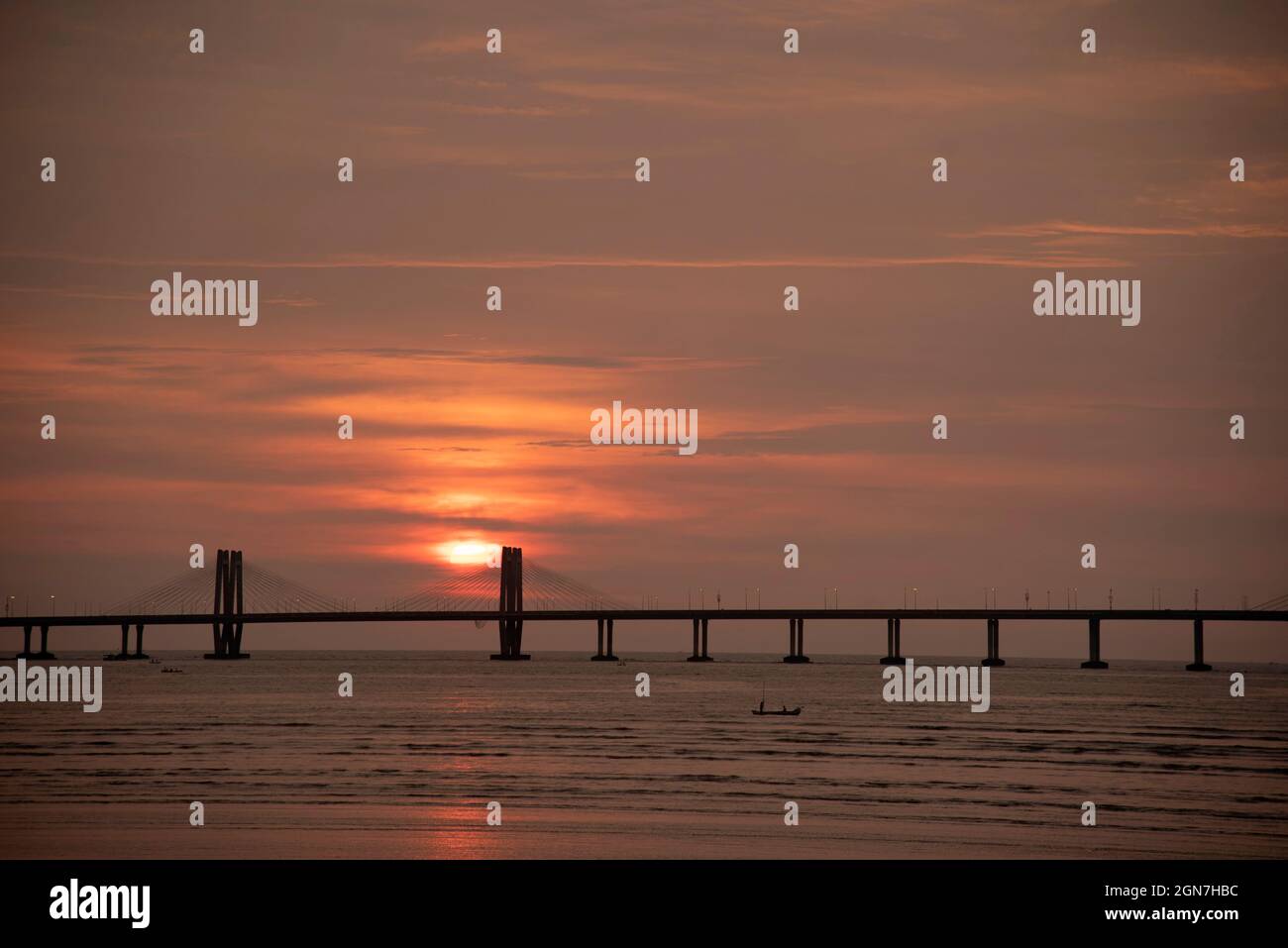 Scène de coucher de soleil avec Bandra Worli Sea link arrière-plan, Mumbai, Maharashtra Banque D'Images