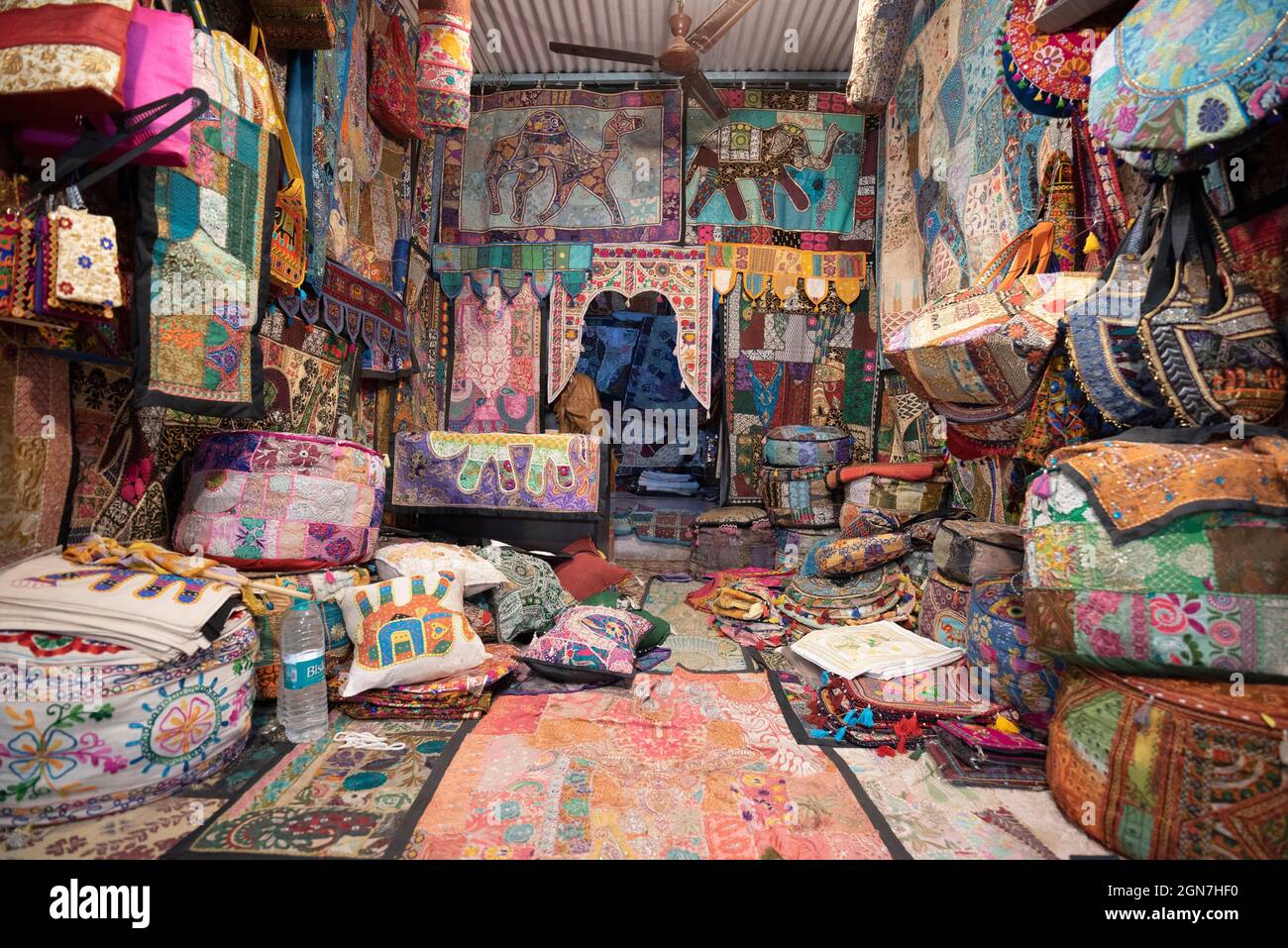 Atelier traditionnel de patchwork à Pushkar, Rajashthan, Inde Banque D'Images