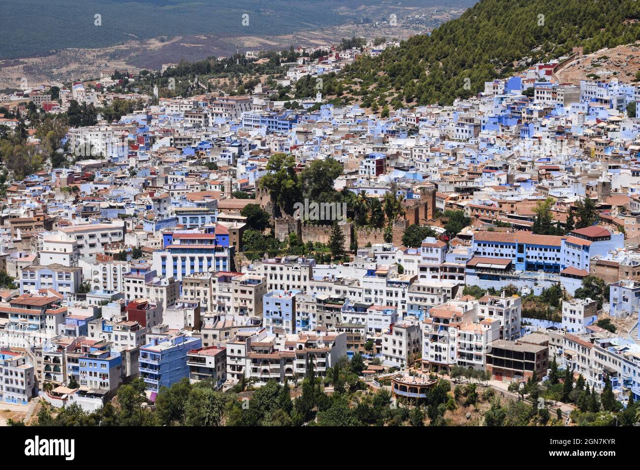 Chefchaouen vu de la montagne environnante Banque D'Images