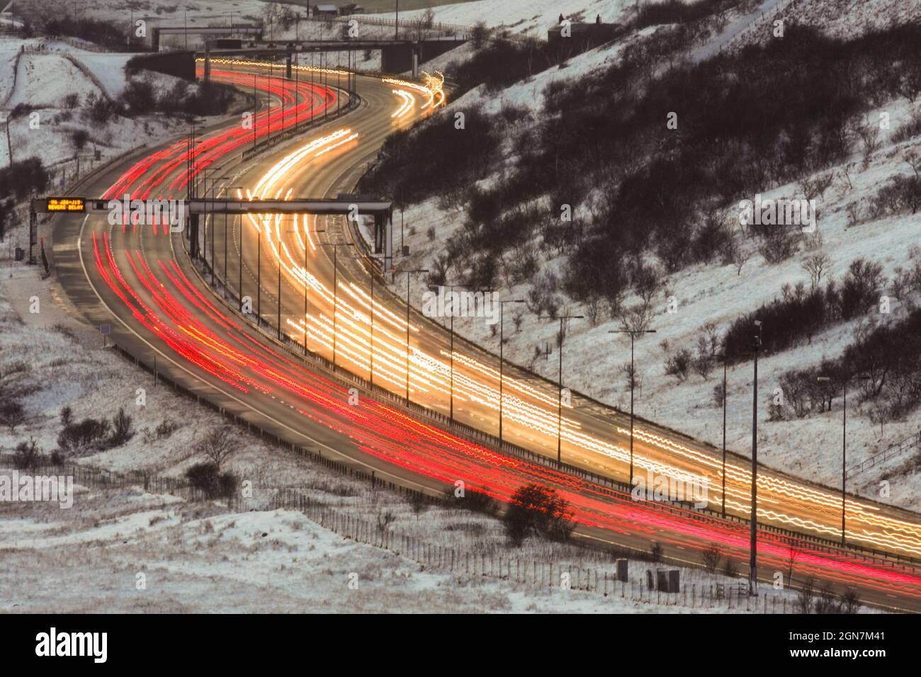 27 décembre 2014. L'autoroute M62 traverse Rishworth Moor au-dessus d'Oldham, le Lancashire traverse les Pennines dans le Yorkshire. Photos de Phil Taylor ARPS. Pour Alamy.com Banque D'Images