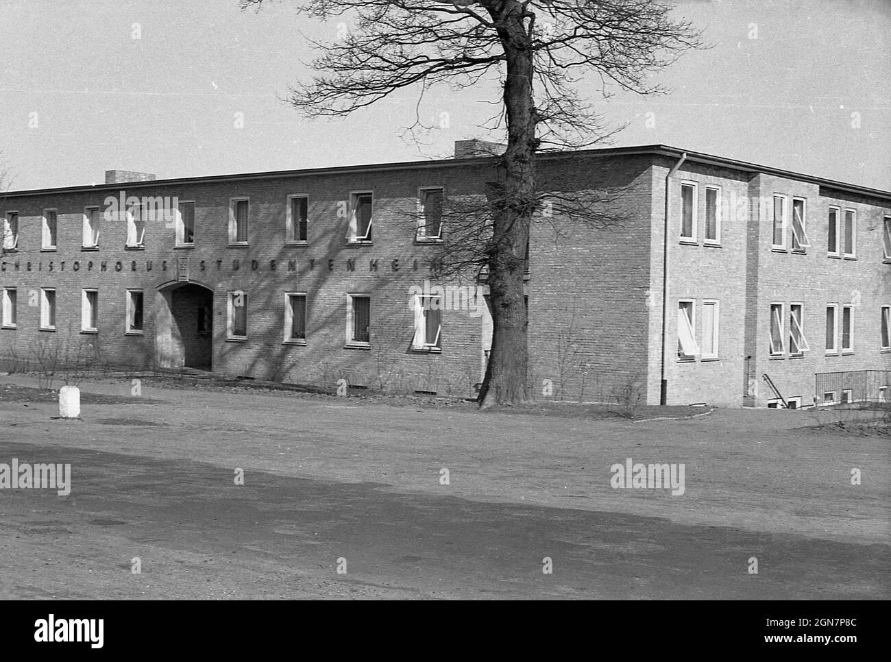 Années 1970, historique, vue extérieure du bâtiment, Christophorus Studentenheim (salles d'étudiants) Hambourg, Bavière, Allemagne. Construit avec le soutien du Club Rotary de Hambourg et du mouvement International Rotary, il est connu comme une "Maison internationale, car il est un dortoir pour les étudiants étrangers. Banque D'Images