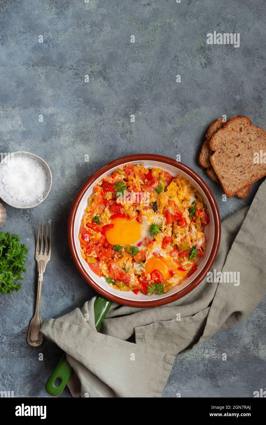 Omelette à la tomate et au poivre Banque D'Images