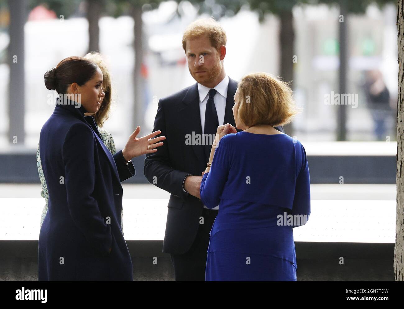 New York, États-Unis. 23 septembre 2021. Le prince Harry et Meghan, duc et duchesse de Sussex, visitent les bassins de réflexion au 9/11 musée Ground Zero, à New York, le jeudi 23 septembre 2021. Photo de John Angelillo/UPI crédit: UPI/Alay Live News Banque D'Images