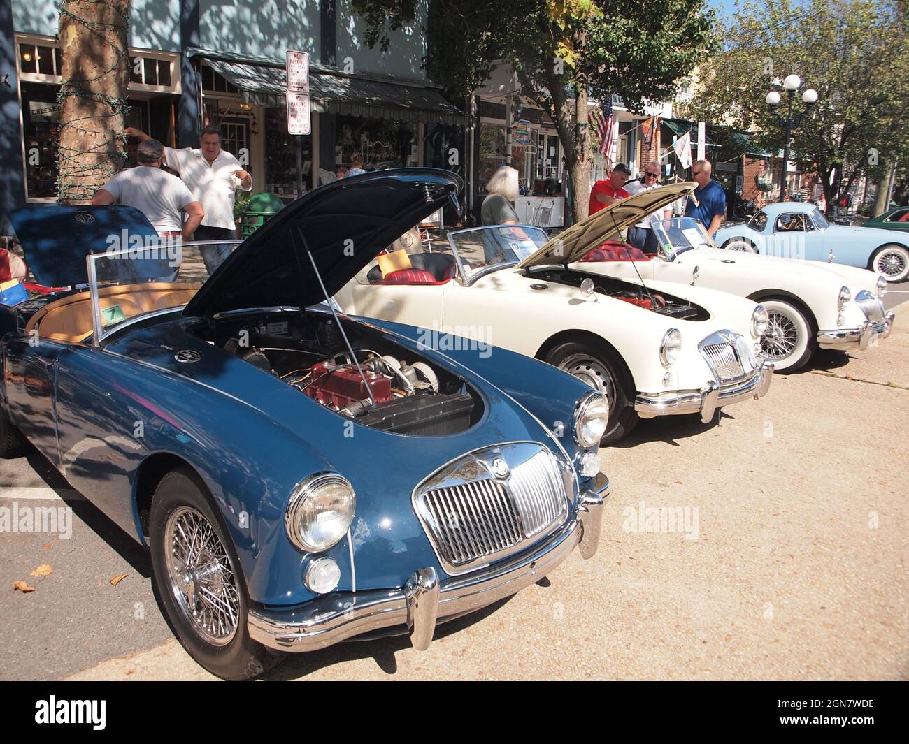 Spectacle annuel de voitures « Bits on the Beach » à Ocean Grove, New Jersey, qui attire de nombreuses voitures britanniques classiques et restaurées. Banque D'Images