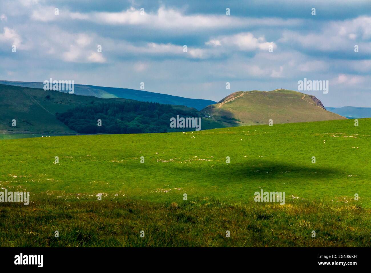 Paysage typique de Peak District avec MAM Tor en arrière-plan Peak District National Park Derbyshire Angleterre Royaume-Uni Banque D'Images