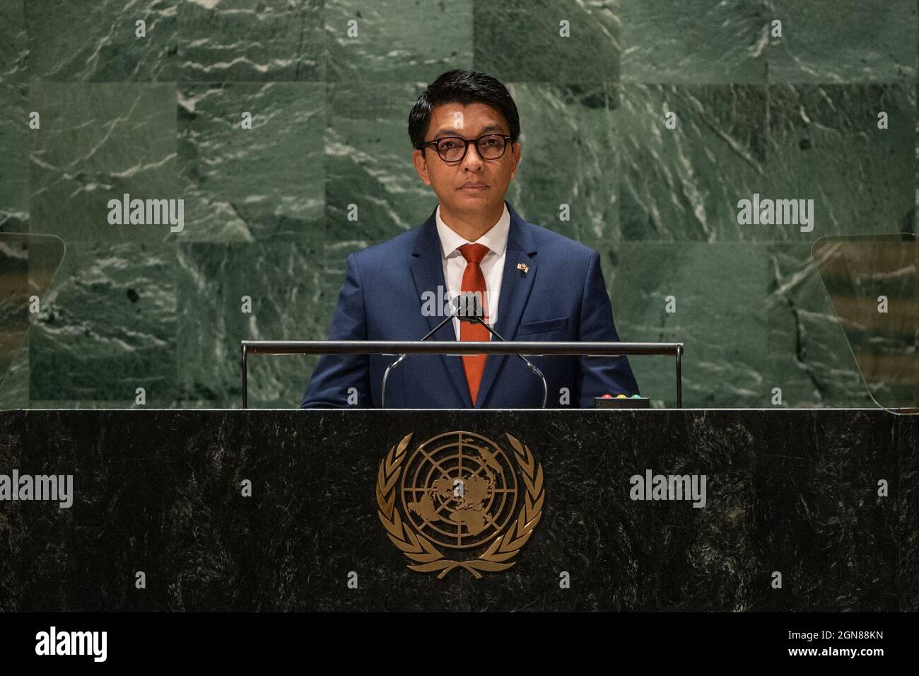 (210923) -- NATIONS UNIES, 23 septembre 2021 (Xinhua) -- le président malgache Andry Nirina Rajoelina s'adresse au débat général de la 76e session de l'Assemblée générale des Nations Unies (AGNU) au siège de l'ONU à New York, le 22 septembre 2021. POUR ALLER AVEC "World Insights: Les pays en développement ont besoin d'aide financière, d'influence dans les institutions multilatérales -- UNGA" (CIA Pak/un photo/Handout via Xinhua) crédit: Xinhua/Alay Live News Banque D'Images