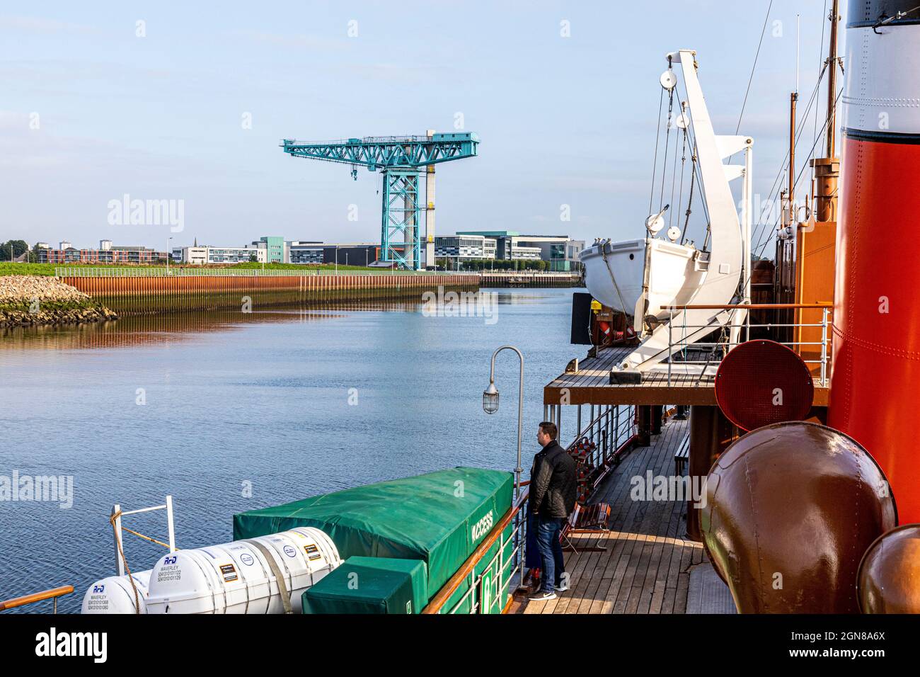 La grue Titan à Clydebank sur les rives de la rivière Clyde vue du bateau à aubes Waverley, Glasgow, Écosse, Royaume-Uni Banque D'Images