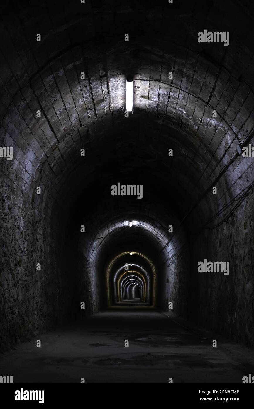 Ancien tunnel souterrain pour le transport de marchandises, passage souterrain pour piétons Banque D'Images