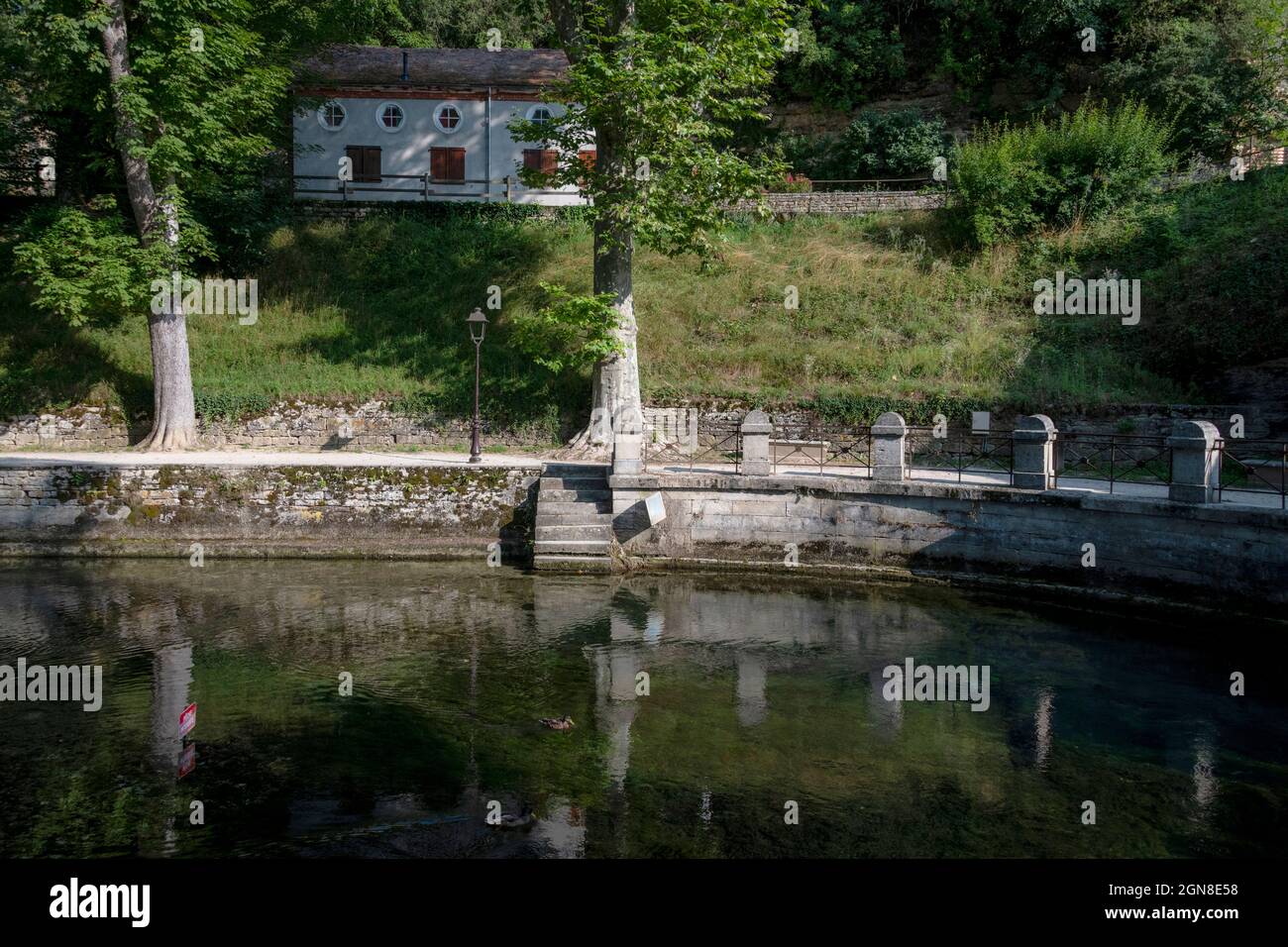 La source du fleuve Béze, Béze Côte-d'Or, Bourgogne, Bourgogne-Franche-Comté, France. Banque D'Images