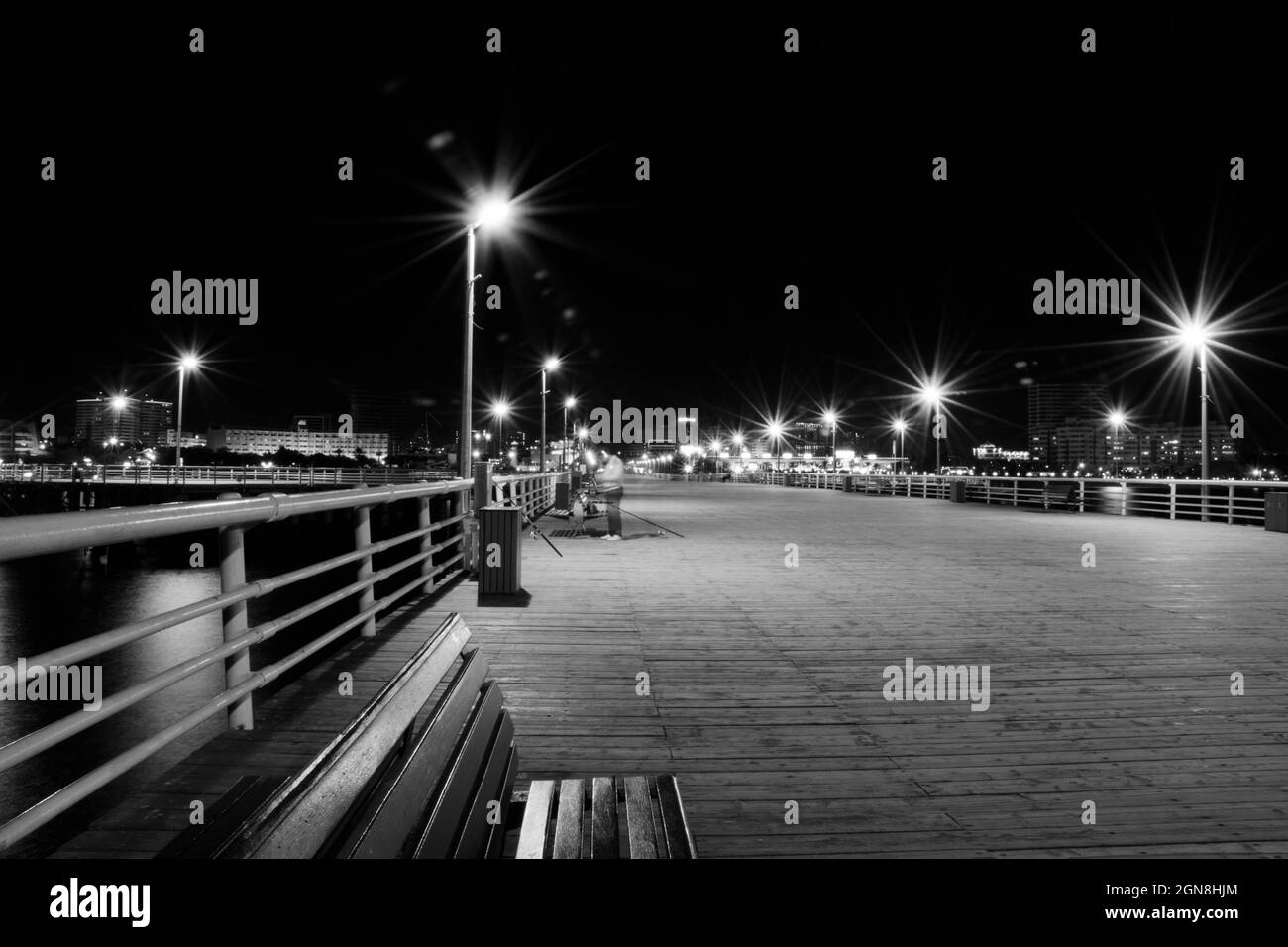 Front de mer la nuit Banque D'Images