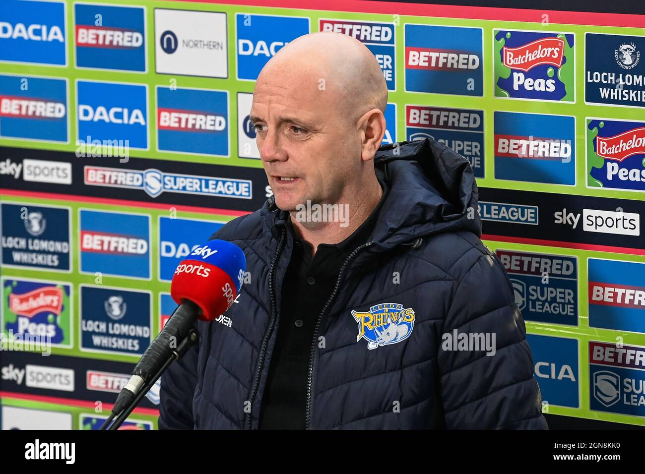 Richard Agar entraîneur en chef de Leeds Rhinos parle à Jenna Brooks de Sky Sports avant le match dans, le 9/23/2021. (Photo de Craig Thomas/News Images/Sipa USA) crédit: SIPA USA/Alay Live News Banque D'Images