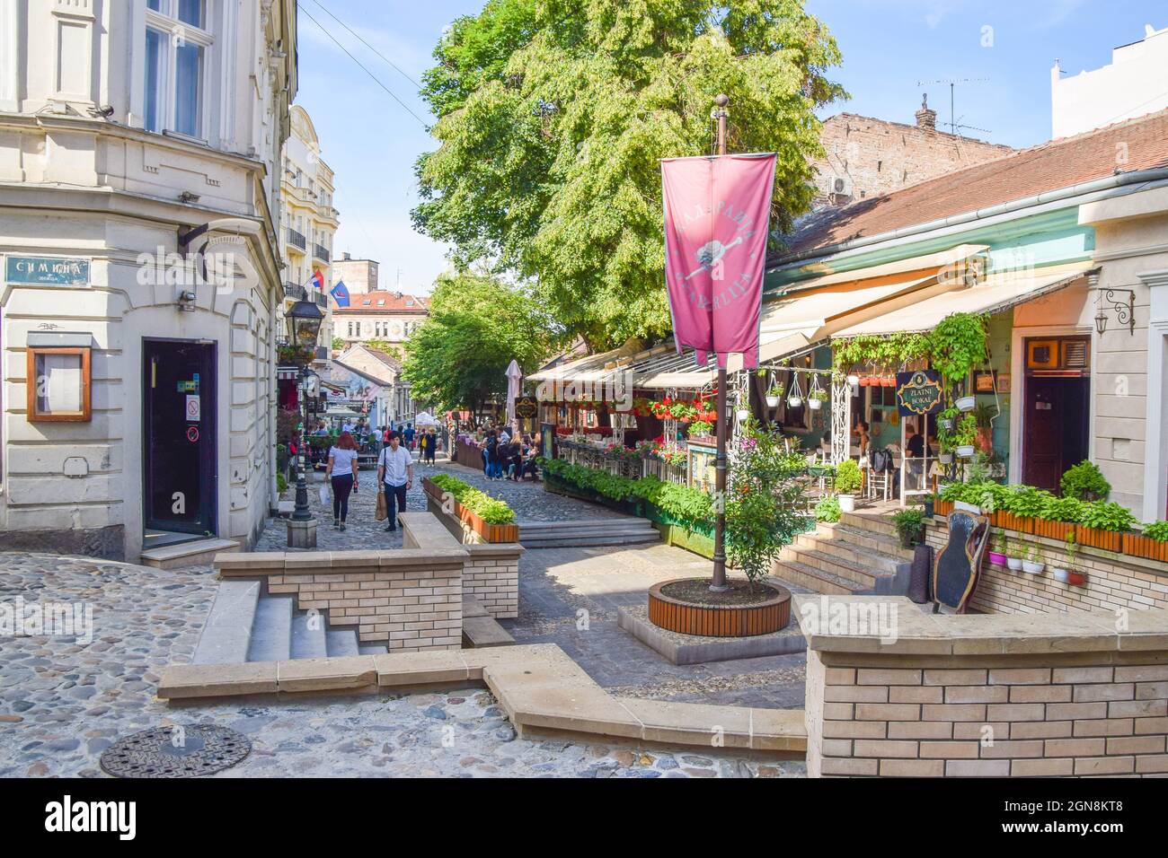 Serbia belgrade central outdoor cafe Banque de photographies et d'images à  haute résolution - Alamy