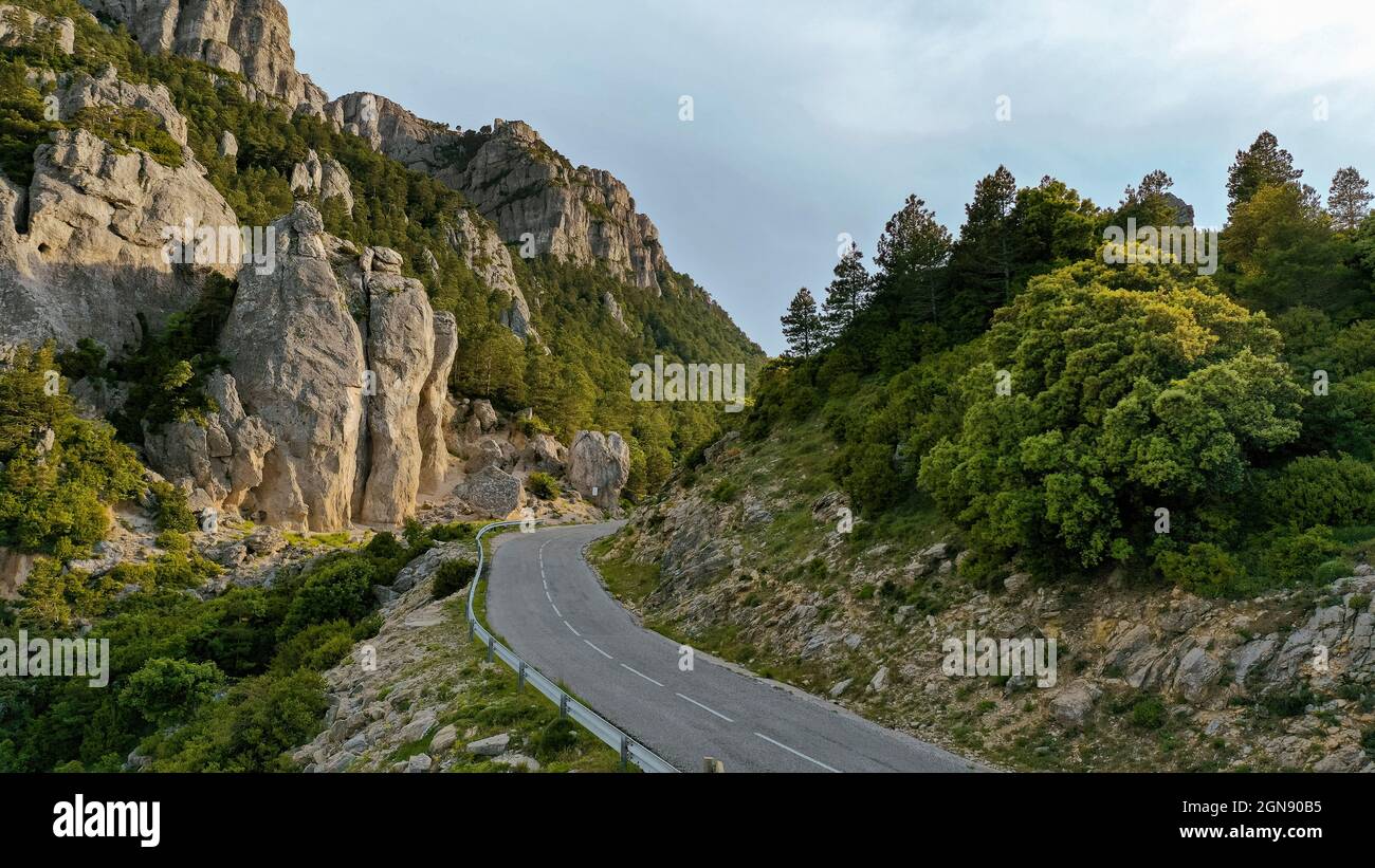 Autoroute de montagne vide au massif des ports de Tortosa-Beseit Banque D'Images