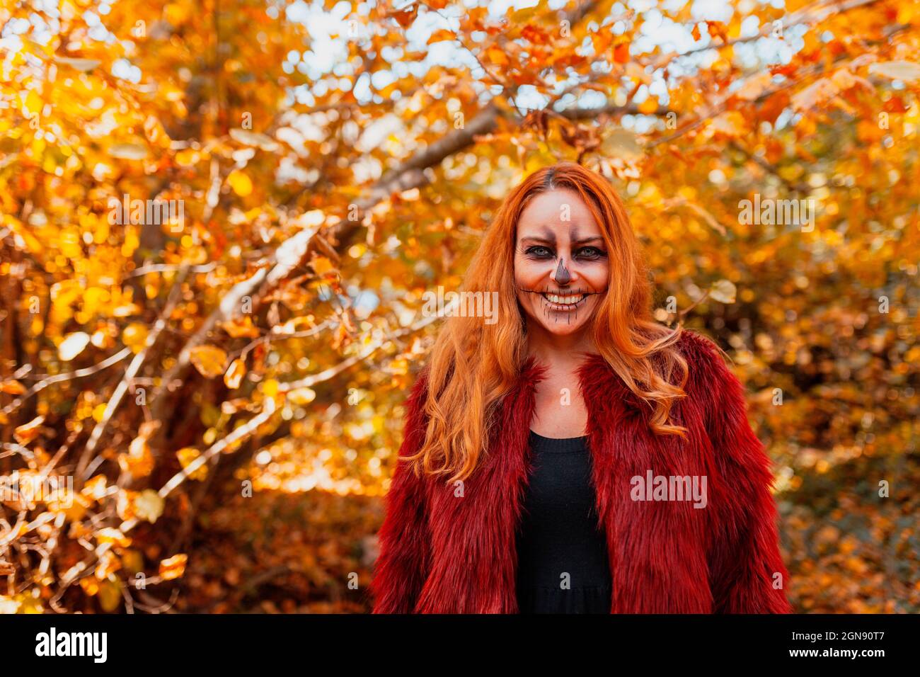 Orange fur jacket Banque de photographies et d'images à haute résolution -  Alamy