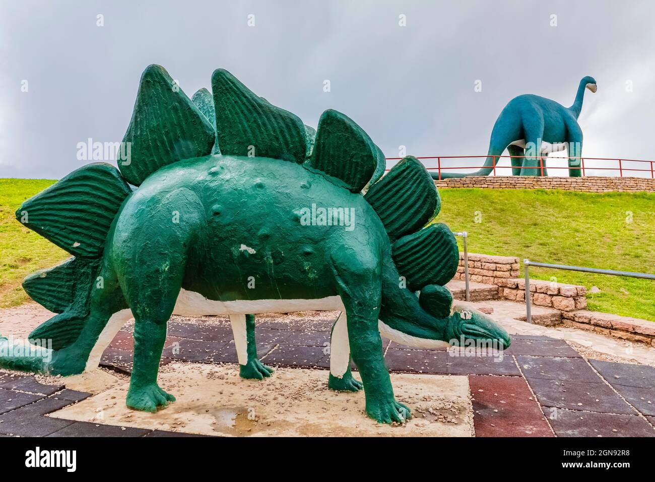 Stegosaurus dans Dinosaur Park, une attraction familiale de bord de route construit par le WPA pendant la Grande Dépression à Rapid City, Dakota du Sud, États-Unis Banque D'Images