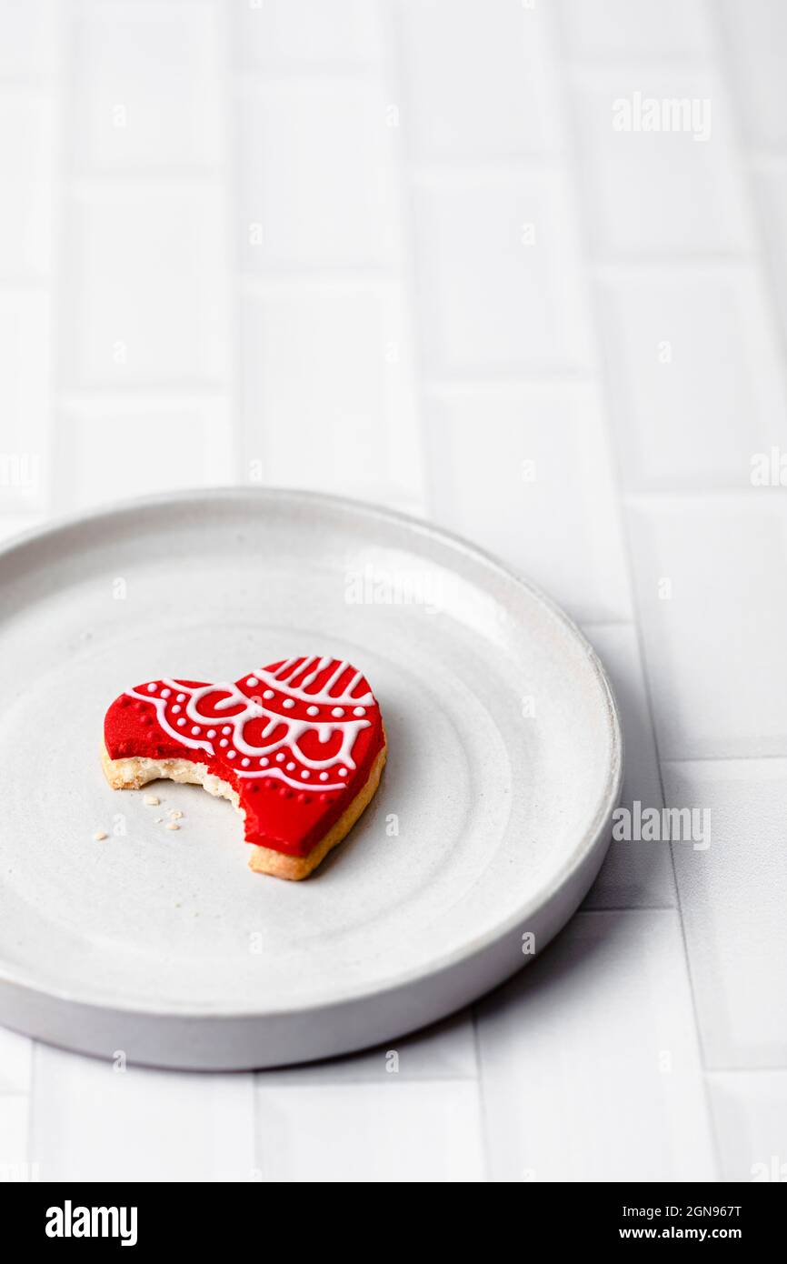 Bol de biscuits en forme de coeur Banque D'Images