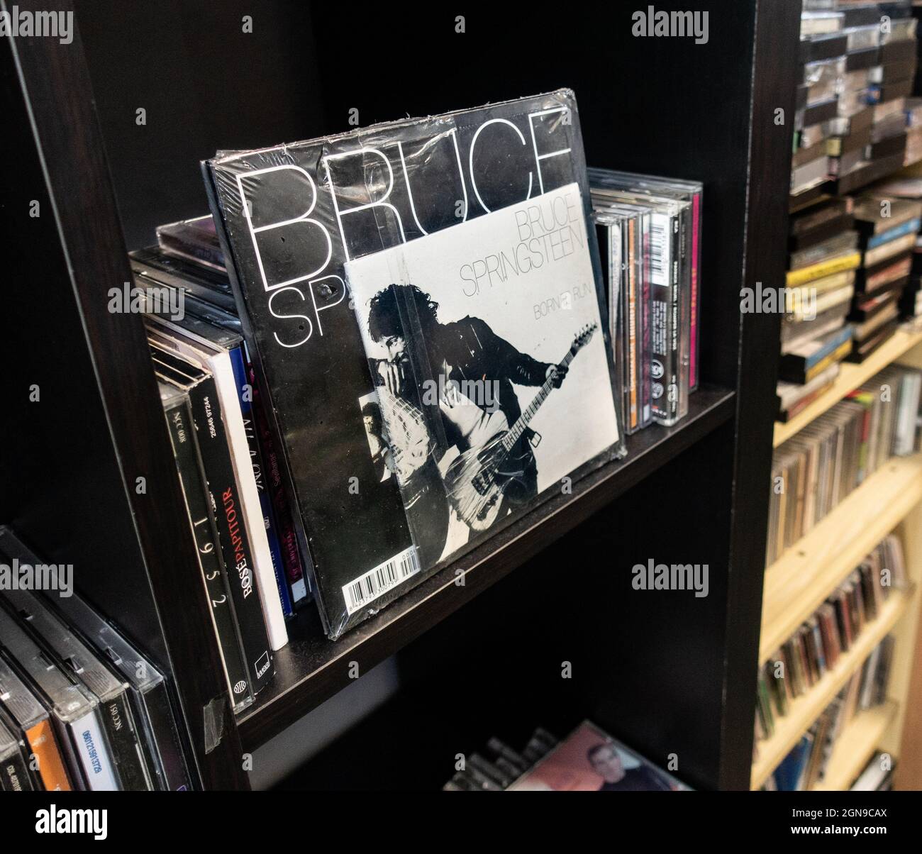 Bruce Springsteen est né à courir CD dans la boutique de charité Banque D'Images Bruce Springsteen est né à courir CD dans la boutique de charité Banque D'Images