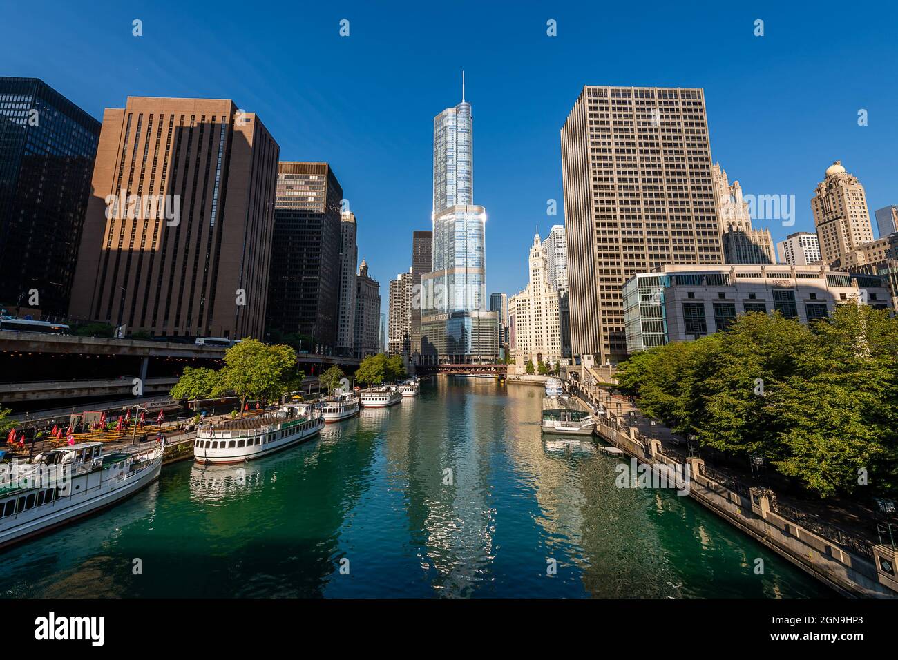 Rafraîchissements dans la rivière Chicago Banque D'Images