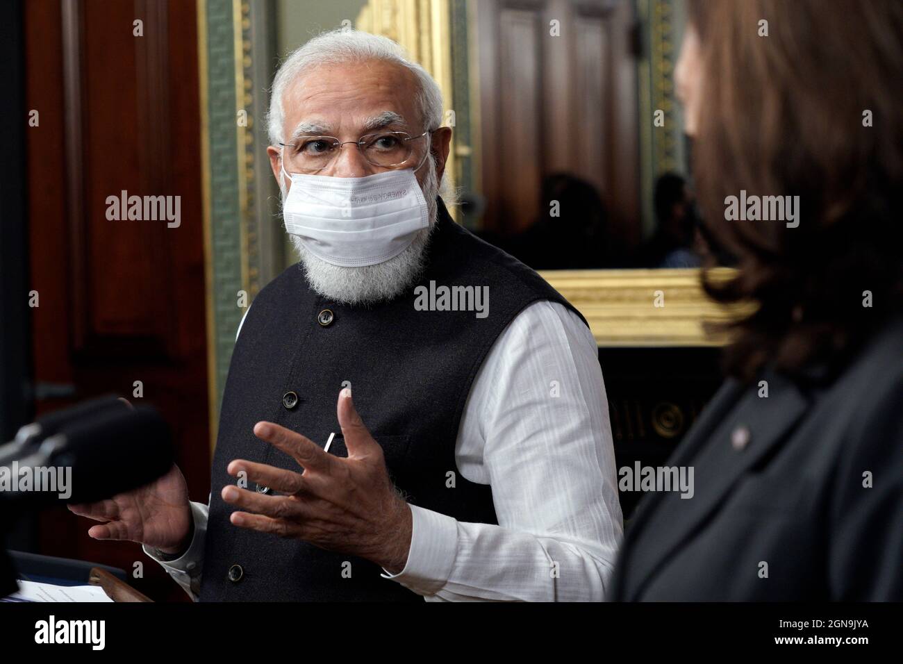 Le Premier ministre indien Narendra Modi s'adresse au vice-président des États-Unis, Kamala Harris, lors de sa réunion au bureau de cérémonie du vice-président, dans le bâtiment Eisenhower Executive Office, à Washington, DC, le 23 septembre 2021. Crédit: Yuri Gripas/Pool via CNP /MediaPunch Banque D'Images