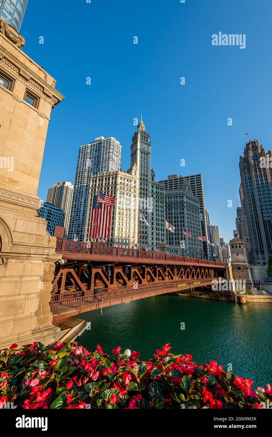 Le Chicago Riverwalk à Dawn Banque D'Images