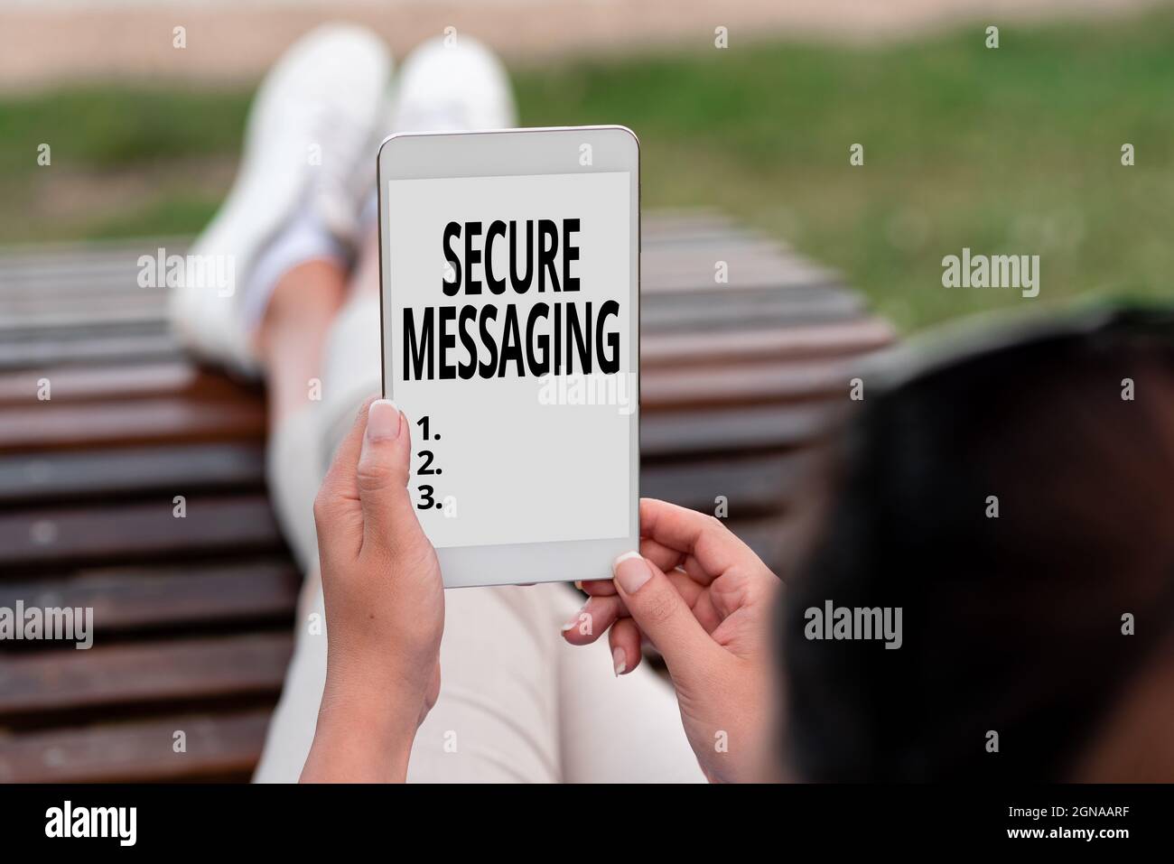 Affiche la messagerie sécurisée. Mot pour protéger les données critiques lorsqu'elles sont envoyées au-delà de la frontière de l'entreprise fonctionnalités d'appel voix et vidéo connexion Banque D'Images