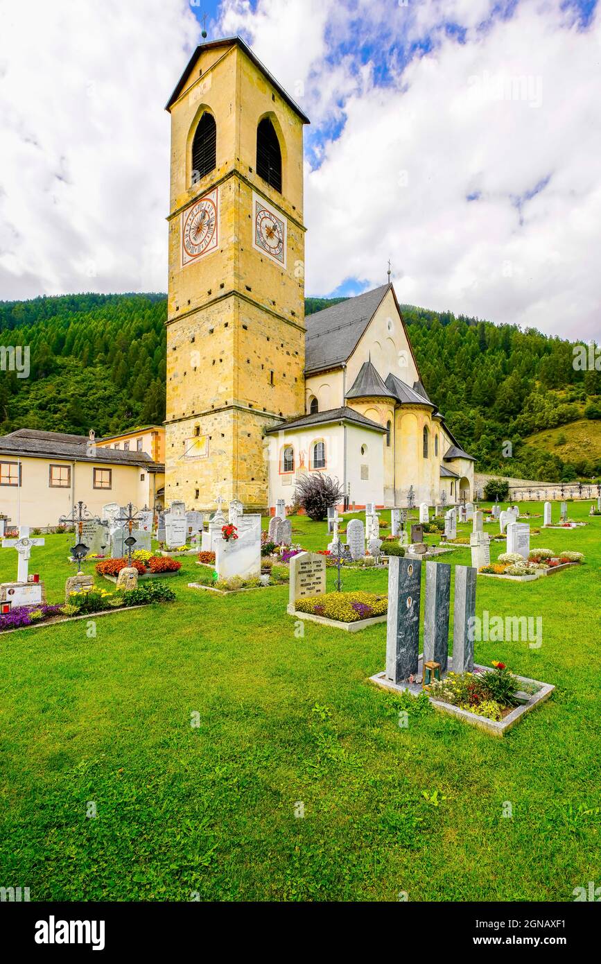 L'Abbaye de Saint-Jean est un ancien monastère bénédictin de la commune suisse de Val Müstair, dans le canton des Grisons. Banque D'Images