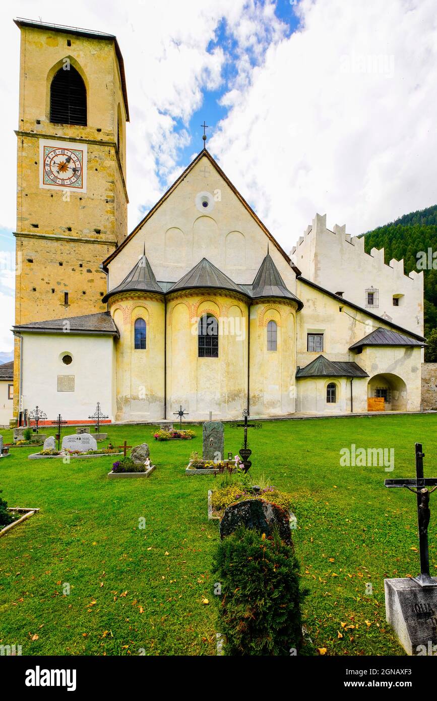 L'Abbaye de Saint-Jean est un ancien monastère bénédictin de la commune suisse de Val Müstair, dans le canton des Grisons. Banque D'Images