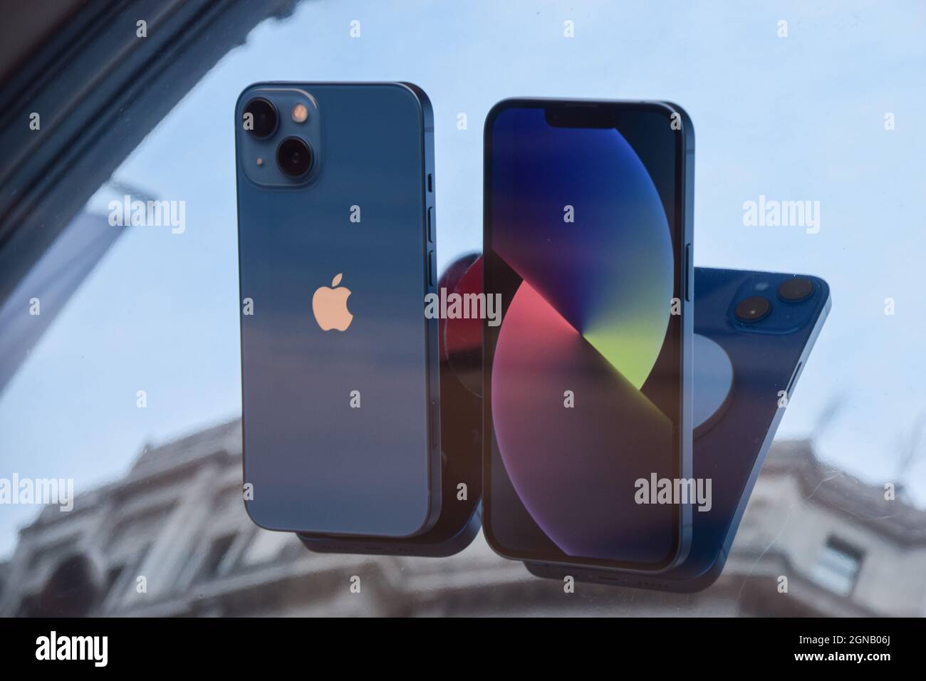 Londres, Royaume-Uni. Le 24 septembre 2021. IPhone 13 est en vente dans l'Apple Store de Regent Street. Credit: Vuk Valcic/Alamy Live News Banque D'Images