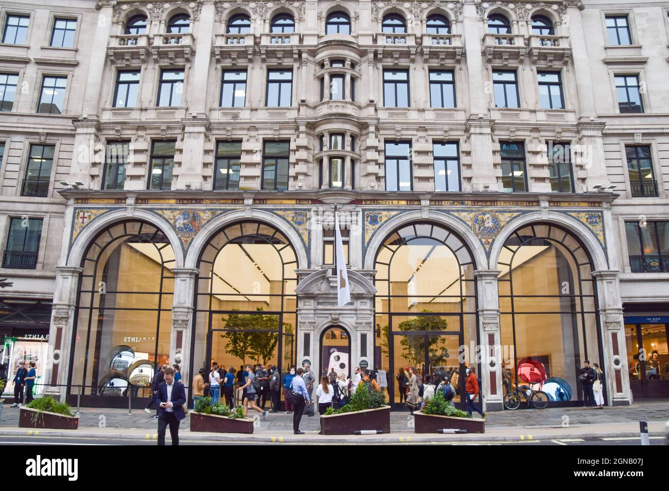 Londres, Royaume-Uni. Le 24 septembre 2021. IPhone 13 est en vente dans l'Apple Store de Regent Street. Credit: Vuk Valcic/Alamy Live News Banque D'Images