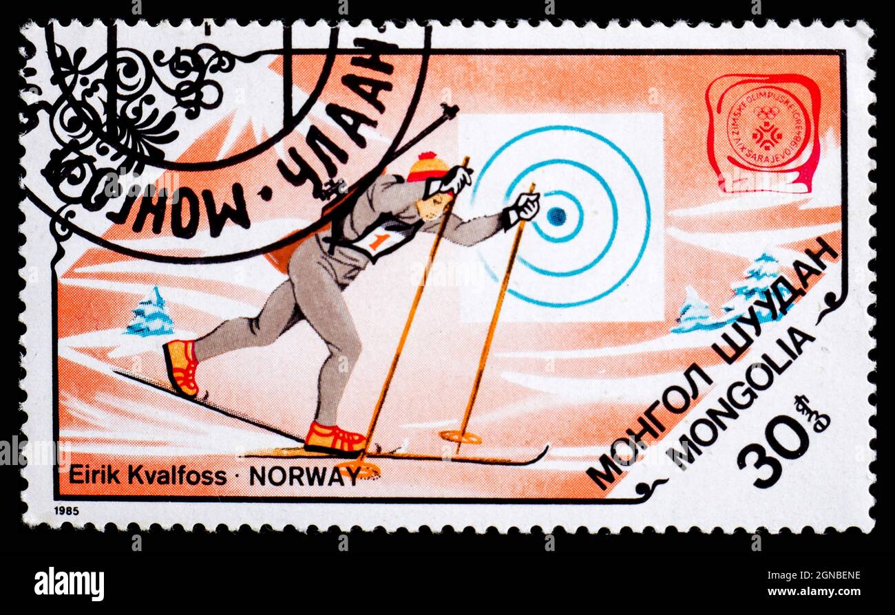 MONGOLIE - VERS 1985 : timbre-poste de Mongolie montrant les Jeux Olympiques d'hiver de sport d'Eirik Kvalfoss en Norvège Banque D'Images