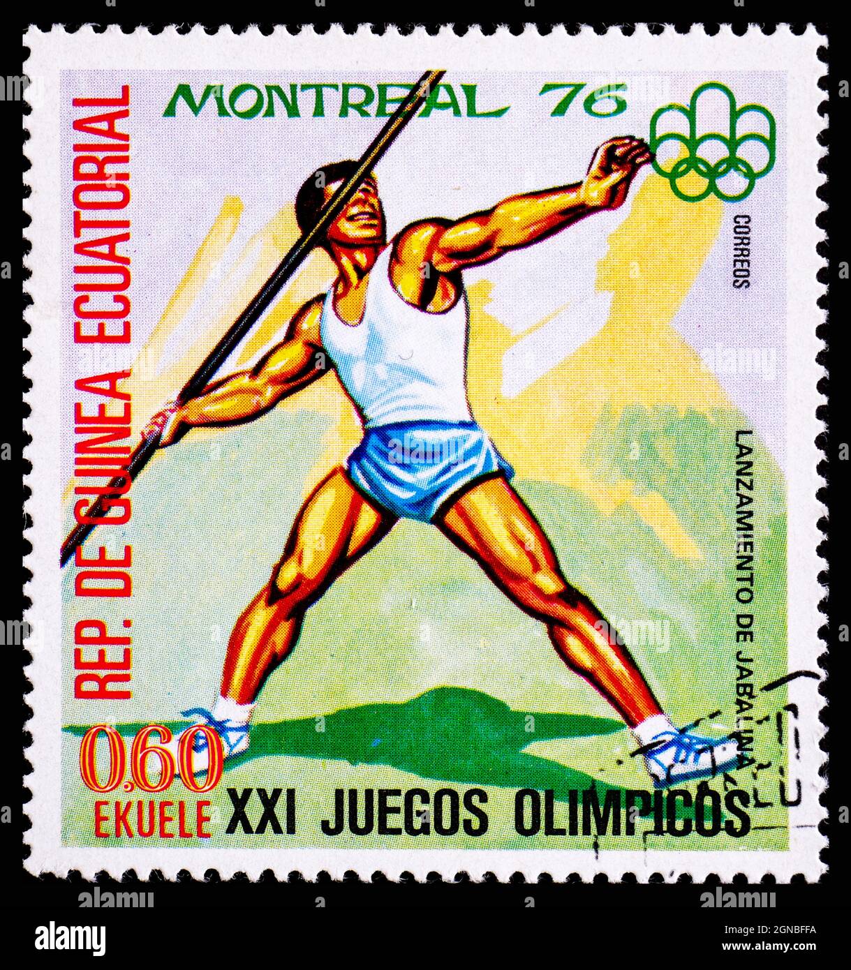 GUINÉE ÉQUATORIALE - VERS 1976 : timbre-poste de Guinée montrant Lanzamiento de Jabalina aux XXIes Jeux Olympiques de Montréal Banque D'Images