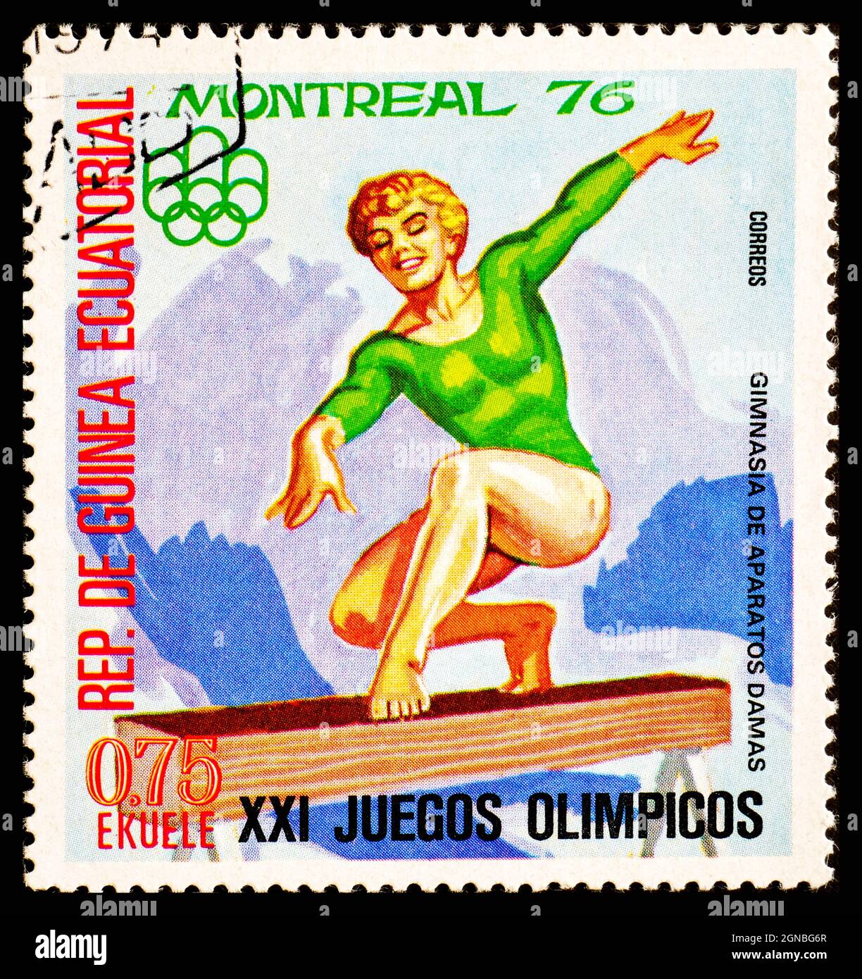GUINÉE ÉQUATORIALE - VERS 1976 : timbre-poste de Guinée montrant Gimnasia de Aparatos Damas aux XXIes Jeux Olympiques de Montréal Banque D'Images
