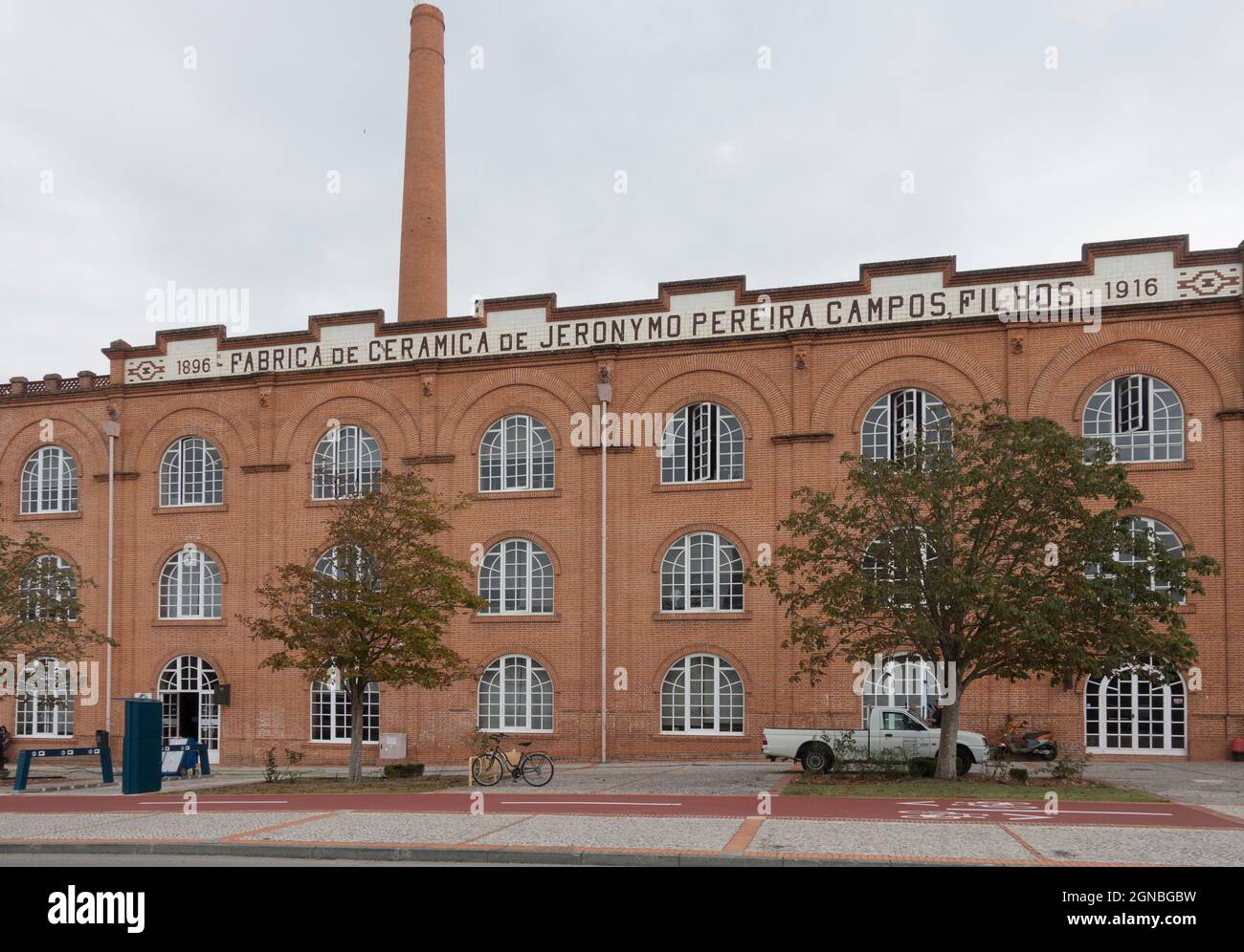 L'ancienne usine de céramique d'Aveiro sert maintenant de centre de congrès, Aveiro, Portugal. Banque D'Images