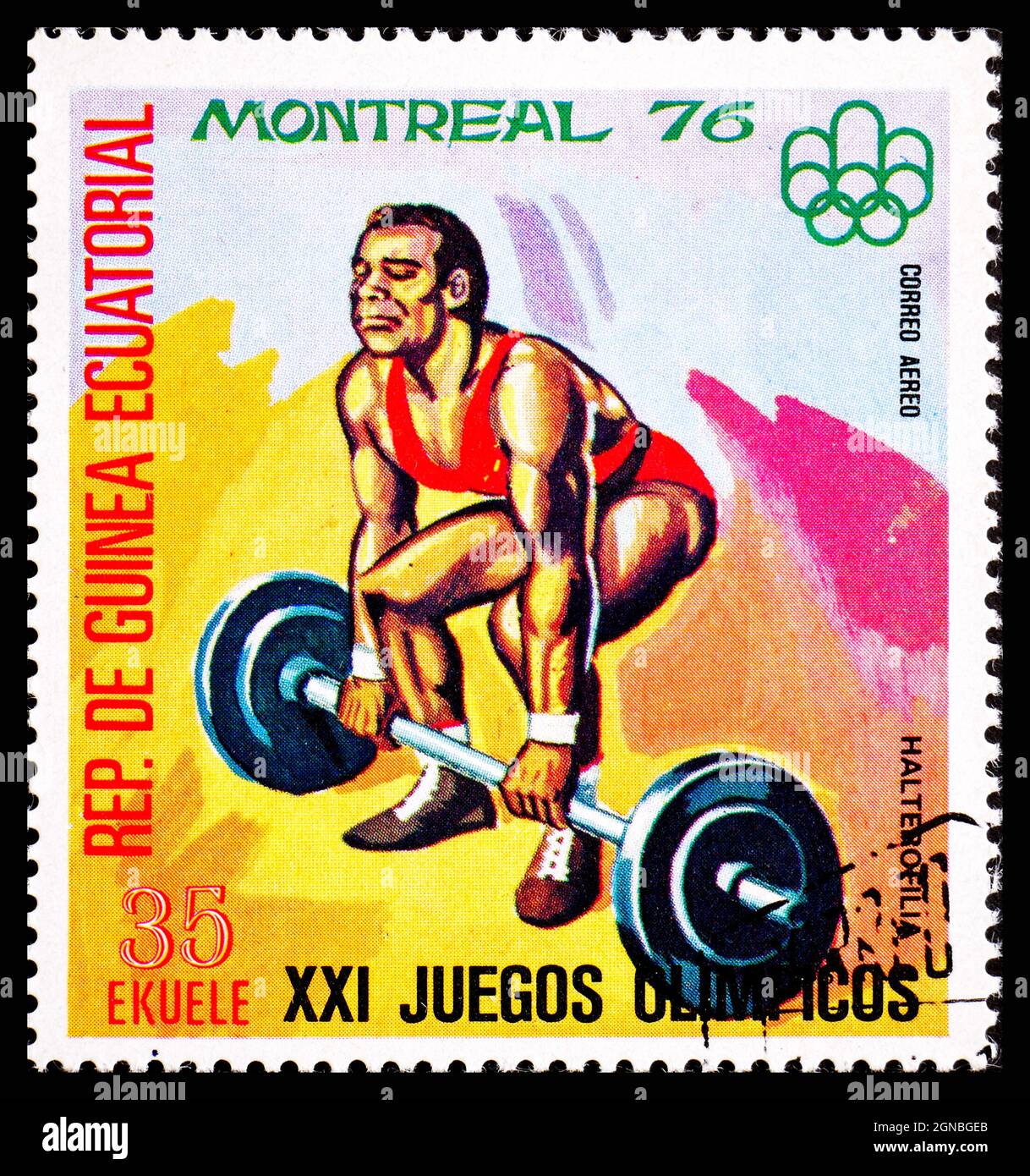 GUINÉE ÉQUATORIALE - VERS 1976 : timbre-poste de Guinée montrant Haltérofilia aux XXIes Jeux Olympiques de Montréal Banque D'Images