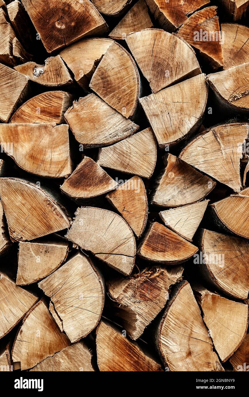 Un mur de cheminée de bois texture arrière-plan. Banque D'Images