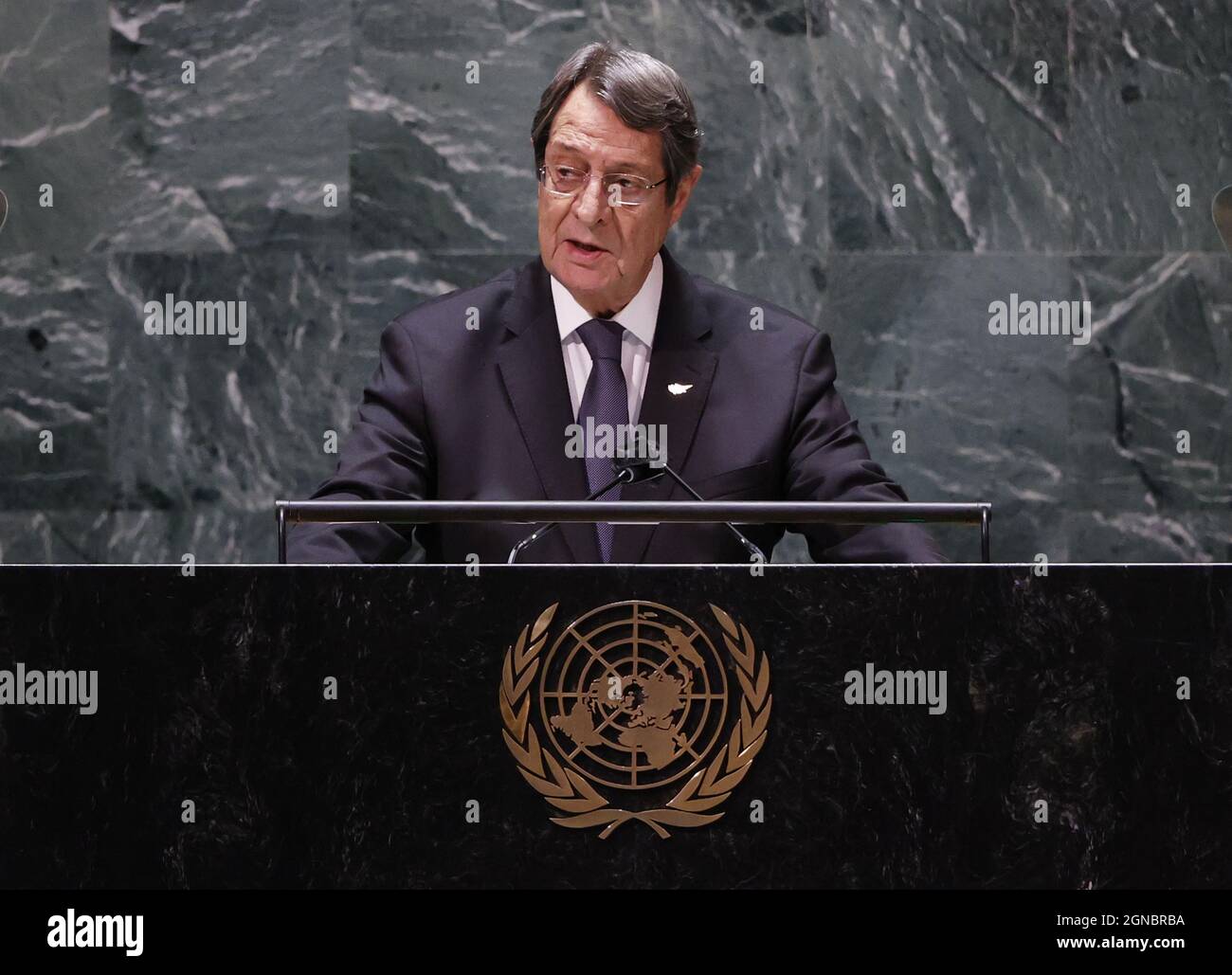 New York, États-Unis. 24 septembre 2021. Nicos Anastasiades, Président de la République de Chypre, s'exprime à la 76e session de l'Assemblée générale des Nations Unies débat général dans la salle de l'Assemblée générale des Nations Unies au Siège de l'ONU le vendredi 24 septembre 2021 à New York. Photo de John Angelillo/UPI crédit: UPI/Alay Live News Banque D'Images