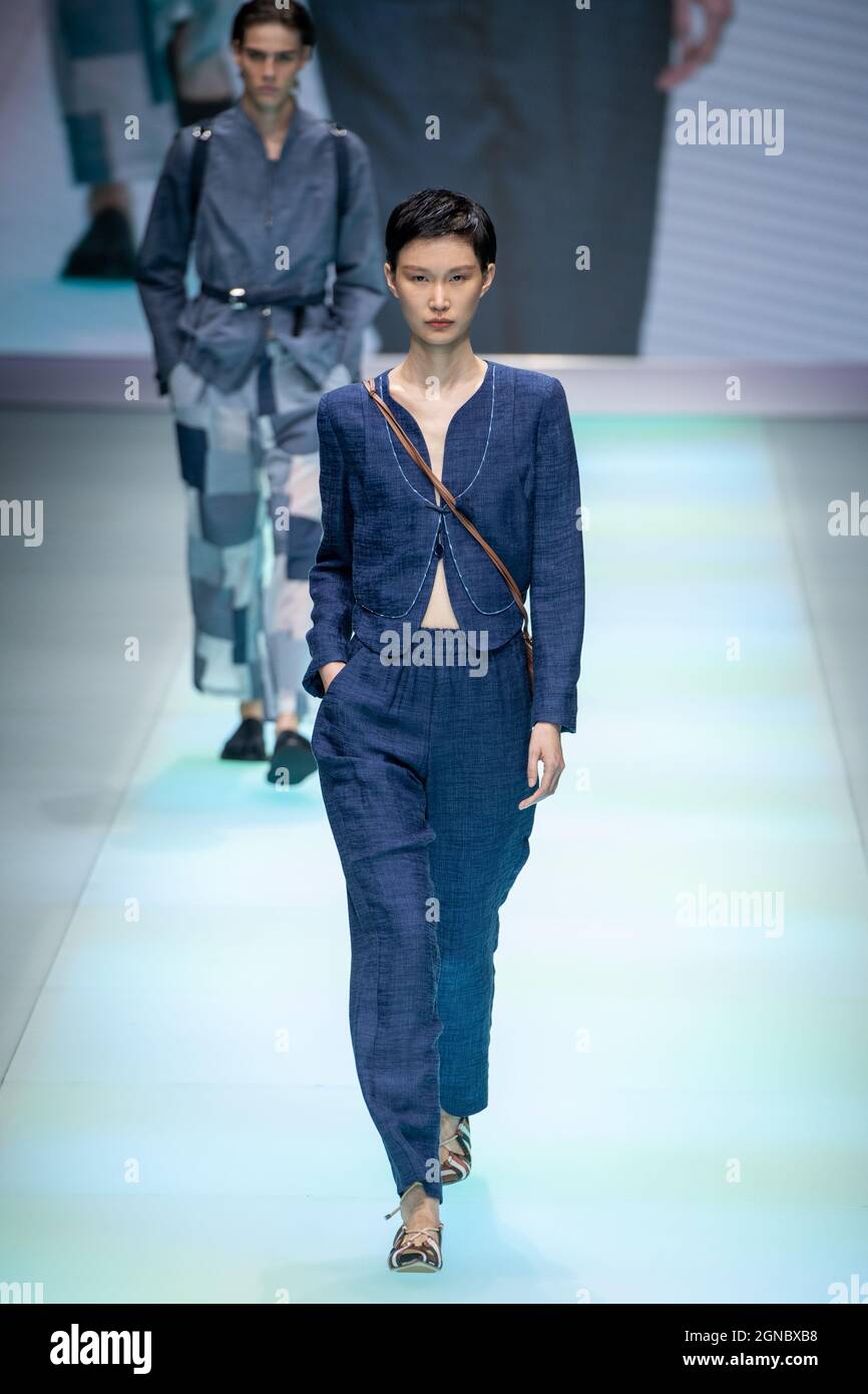 Spectacle de mode Emporio Armani pour la collection Femme de la semaine de  la mode de Milan Printemps été 2022 Collection. Célébration des 40 ans  d'activité de la ligne Emporio. Milan (Italie),