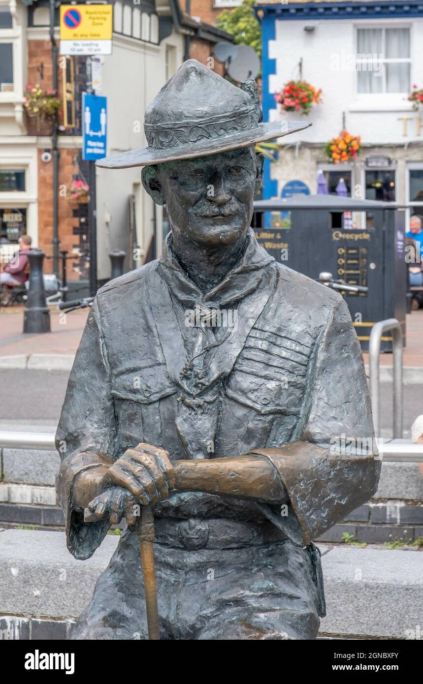 POOLE, ROYAUME-UNI - 17 août 2021 : la sculpture de Robert Baden-Powell sur le quai de Poole, Royaume-Uni Banque D'Images