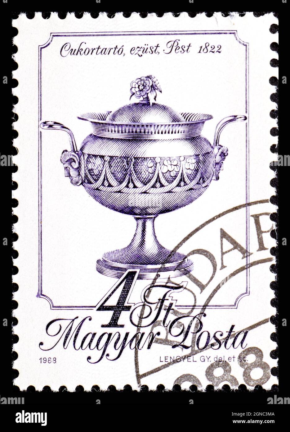 HONGRIE - VERS 1988: Un timbre imprimé en Hongrie du numéro de Metal Crafts montre le bassin de sucre d'argent de Pest, 1822 Banque D'Images