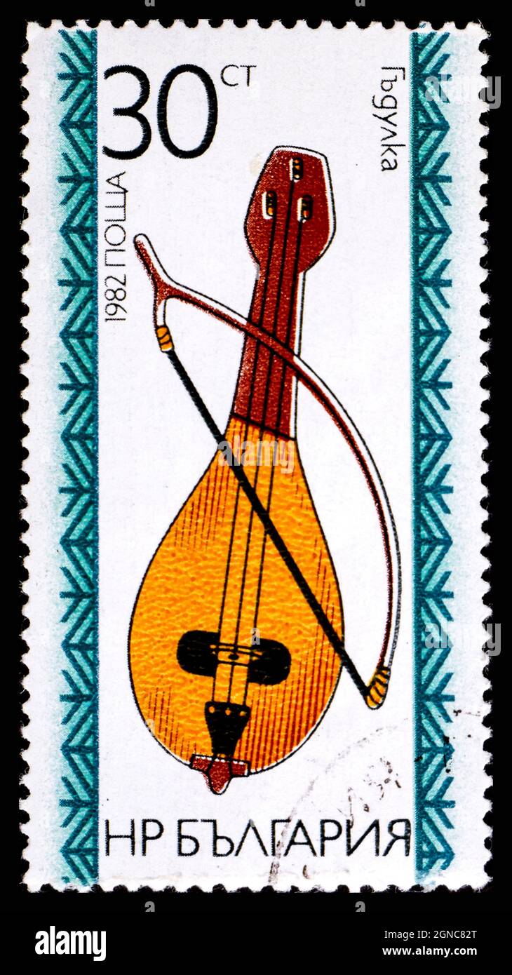 BULGARIE - VERS 1982: Un timbre imprimé en BULGARIE montre l'image de l'instrument de musique folklorique bulgare Banque D'Images